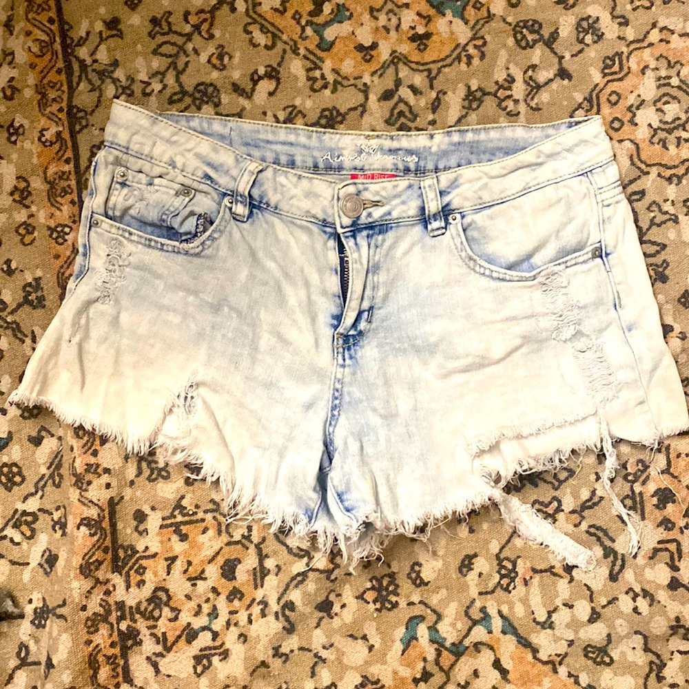 Ripped Mid Rise Jean Shorts. Almost Famous brand. Size M. Very good condition.